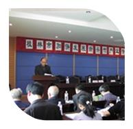 新竹公司董事長在桂林市加快發(fā)展新興竹產(chǎn)業(yè)研討會上作宣讀論。